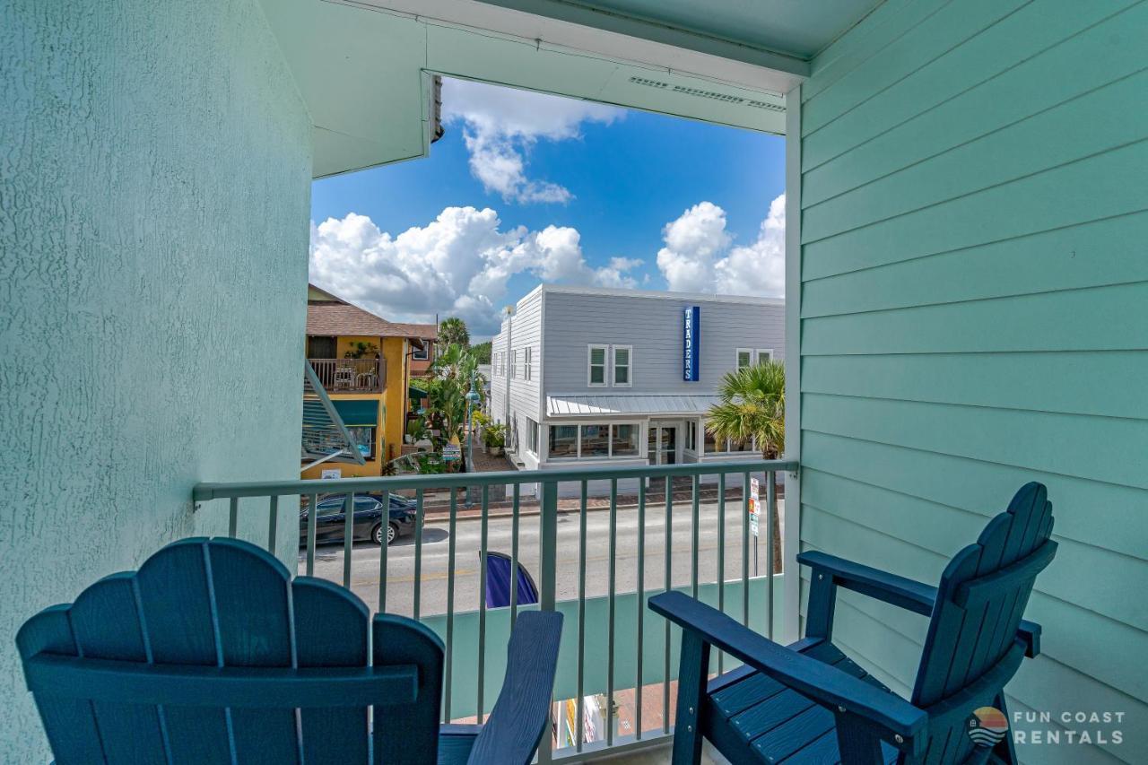 On Flagler Avenue! Dog Friendly With Balcony And Parking Walk To The Beach! Нью-Смирна-Бич Экстерьер фото