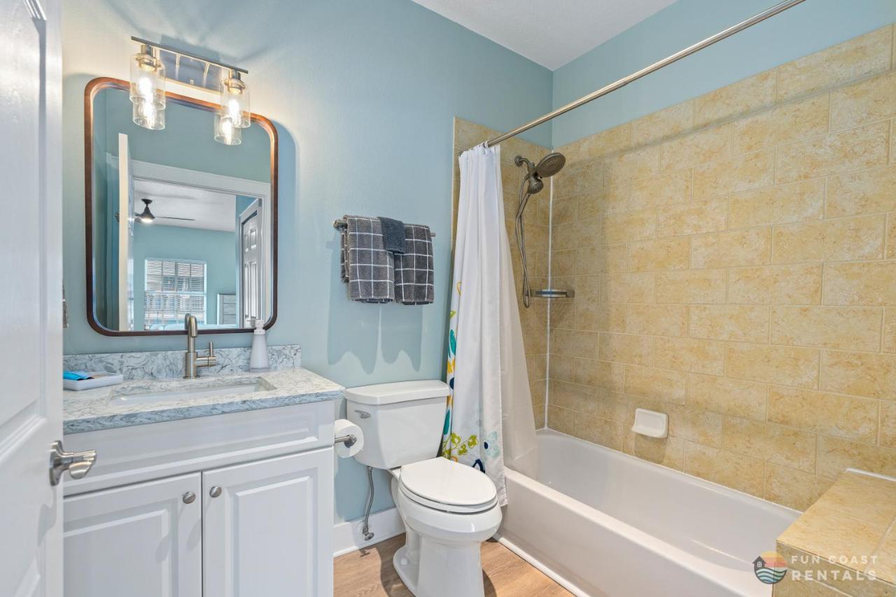 On Flagler Avenue! Dog Friendly With Balcony And Parking Walk To The Beach! Нью-Смирна-Бич Экстерьер фото