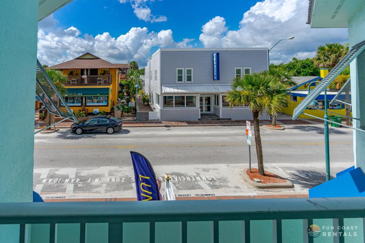 On Flagler Avenue! Dog Friendly With Balcony And Parking Walk To The Beach! Нью-Смирна-Бич Экстерьер фото
