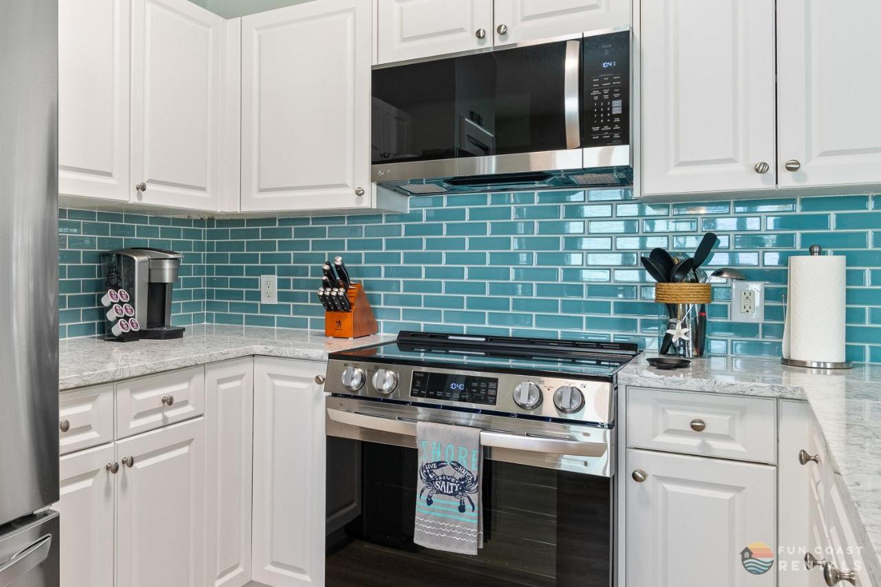 On Flagler Avenue! Dog Friendly With Balcony And Parking Walk To The Beach! Нью-Смирна-Бич Экстерьер фото