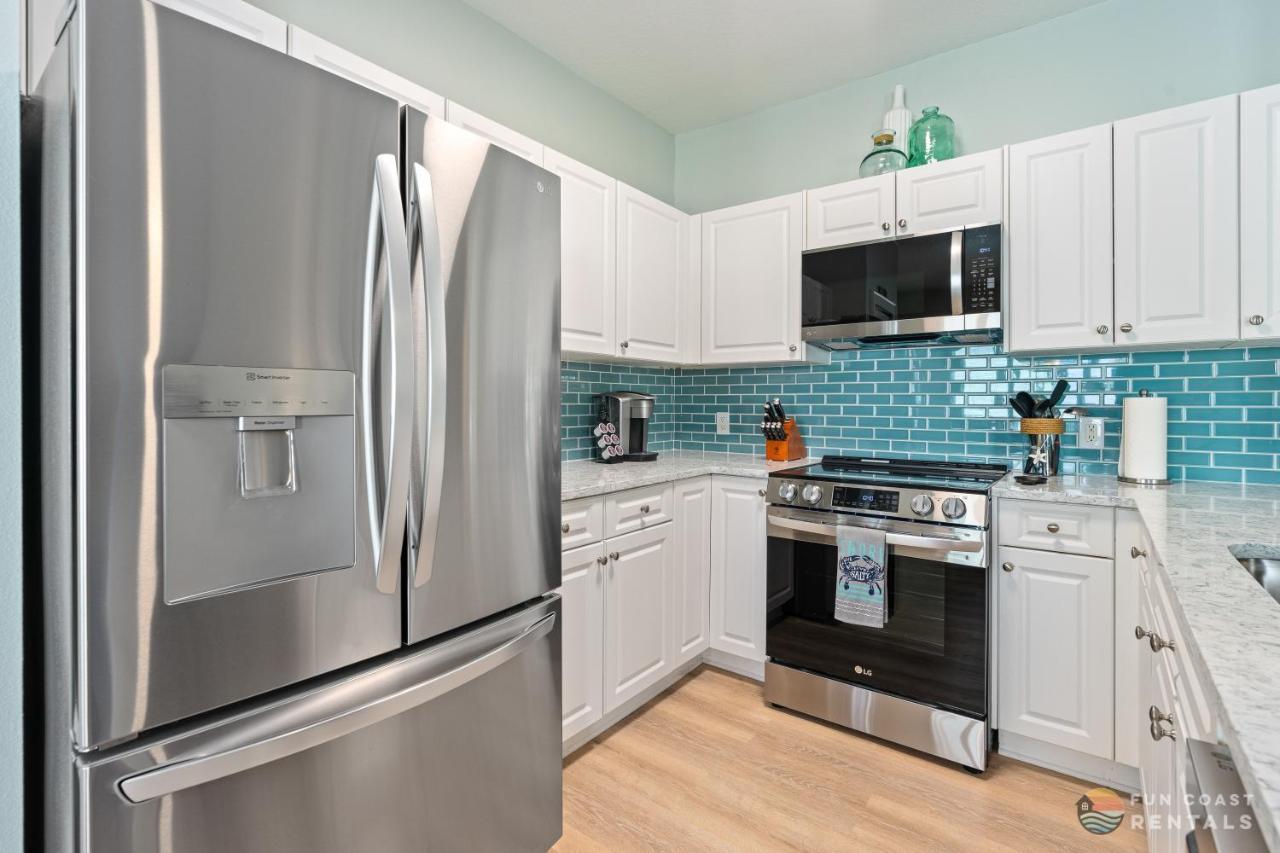 On Flagler Avenue! Dog Friendly With Balcony And Parking Walk To The Beach! Нью-Смирна-Бич Экстерьер фото