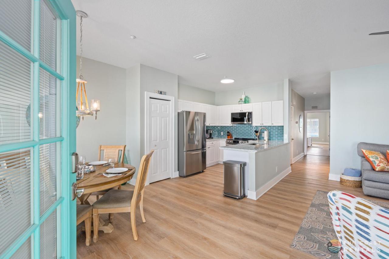 On Flagler Avenue! Dog Friendly With Balcony And Parking Walk To The Beach! Нью-Смирна-Бич Экстерьер фото