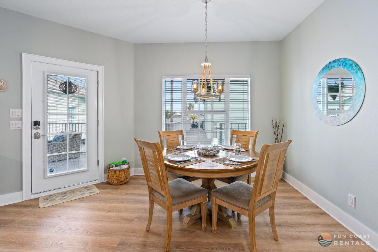 On Flagler Avenue! Dog Friendly With Balcony And Parking Walk To The Beach! Нью-Смирна-Бич Экстерьер фото